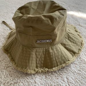 Jacquemus Women's Le Bob Artichaut Bucket Hat Khaki OS